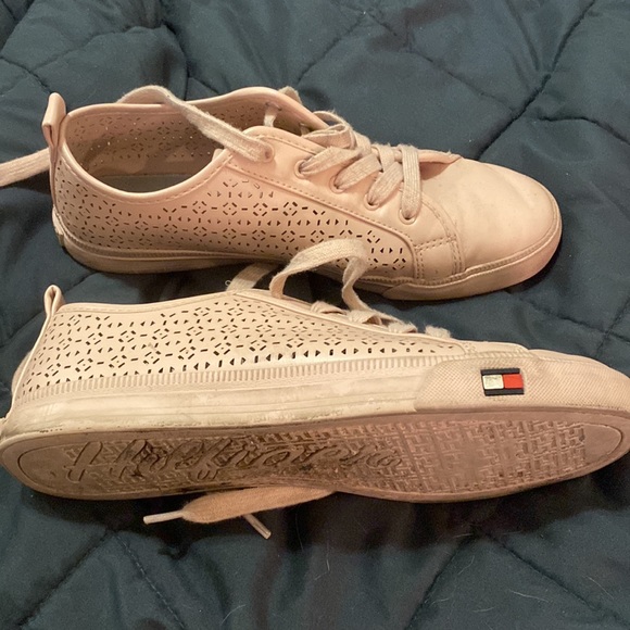 Womens US8 1/2 Tommy Hilfiger pink tennis shoes - Picture 5 of 5